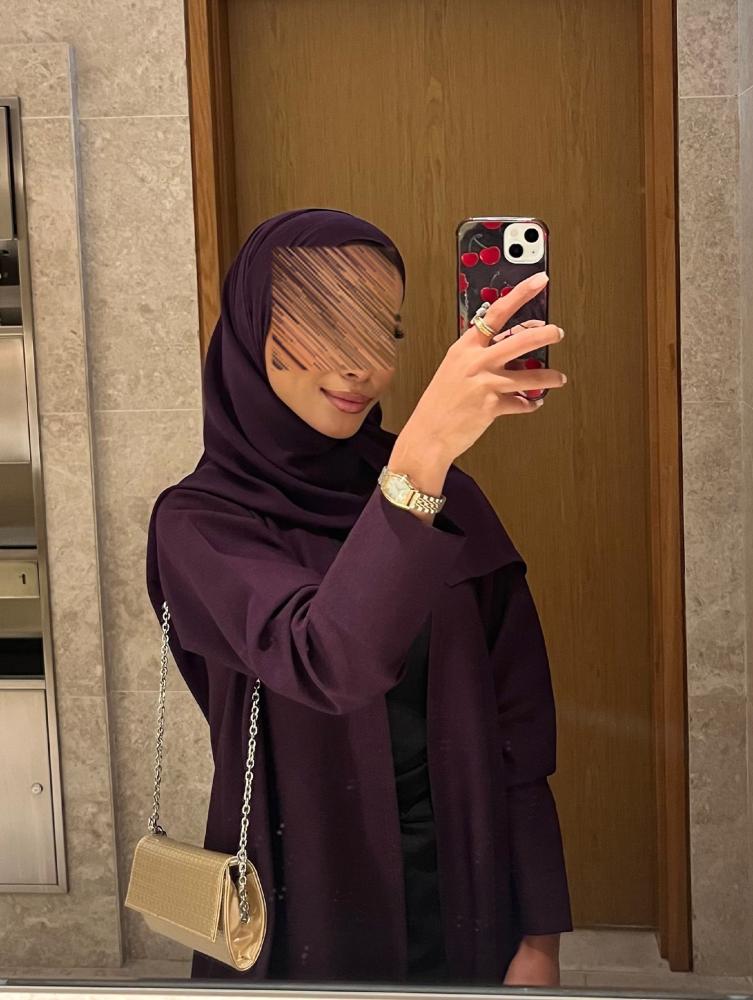 عباية بليزر بقصة مستقيمة وانسيابية بلمسة فاخرة وأكمام _ أوريا لاين