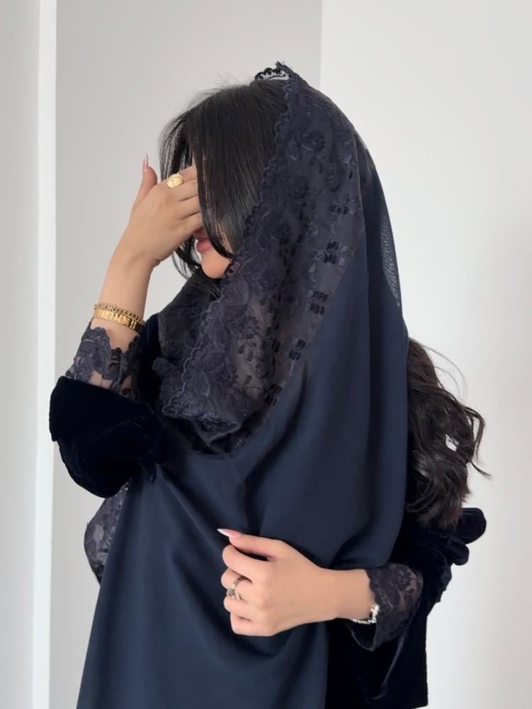 عباية مخمل كحلي مع دانتيل جديده - أوريا لاين