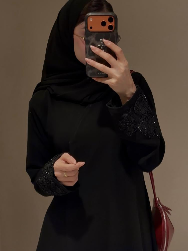 عباية بليزر فاخرة بتصميم  وتطريز دانتيل أسود فاخر - أويا لاين