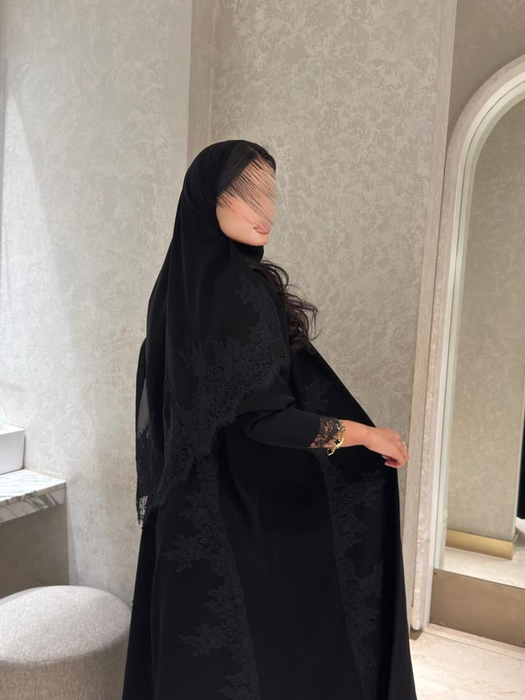 عباية كريب سيراميك + دانتيل قصة كلوش - أوريا لاين