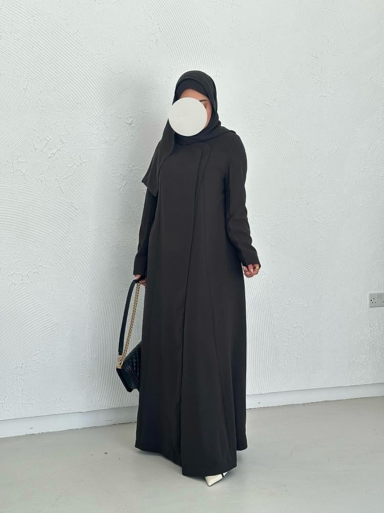 عباية تصميم كلاسيكي بانسيابية أنيقة ولمسة فاخرة -متجر  أوريا لاين
