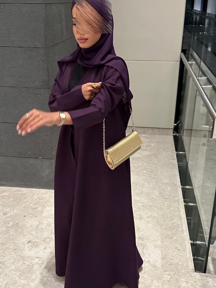 عباية بليزر بقصة مستقيمة وانسيابية بلمسة فاخرة وأكمام _ أوريا لاين