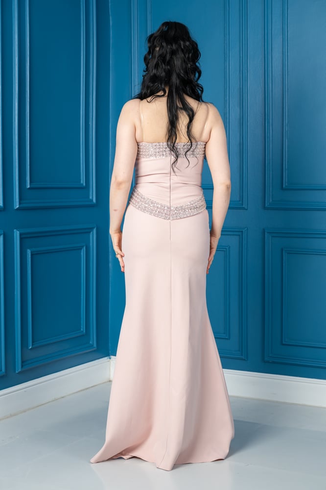 Evening dress with a unique design pattern on the chest