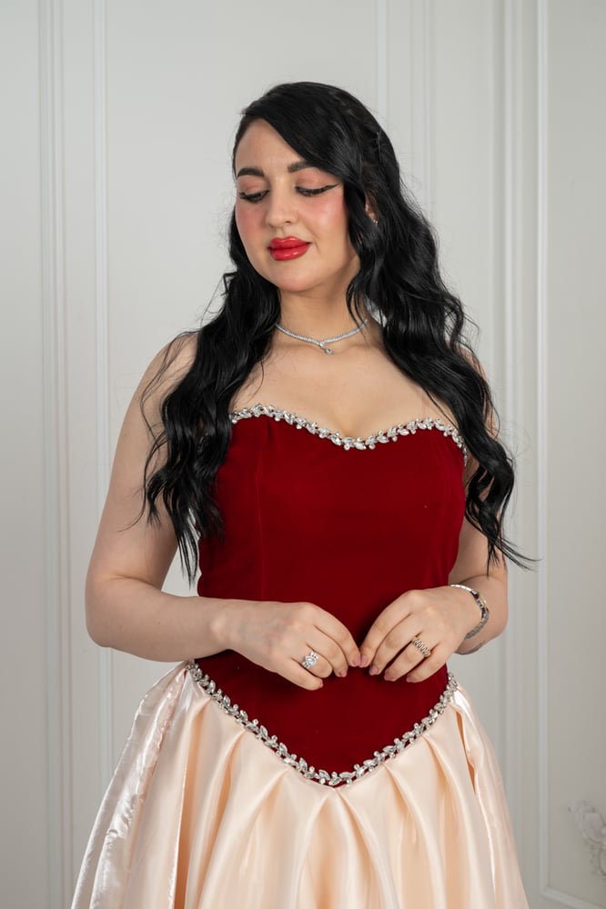 فستان سهرة صدر جوخ اكسسوار
