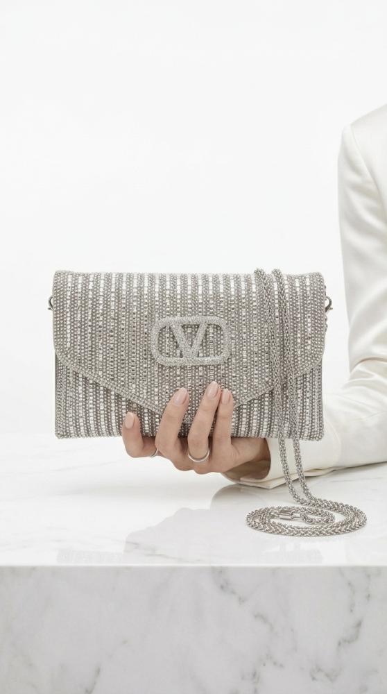 حقيبة "وهج الفخامة" (The Luxury Radiance Clutch)