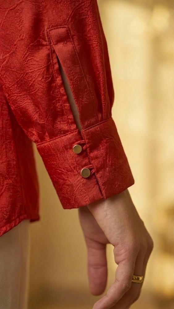 بلوزة : إشراقة الأوركيد" (Orchid Glow Blouse)