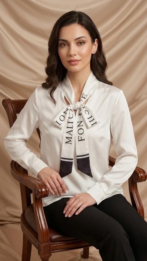 بلوزة ساتان ناعمة بربطة عنق (فولار) مطبوعة