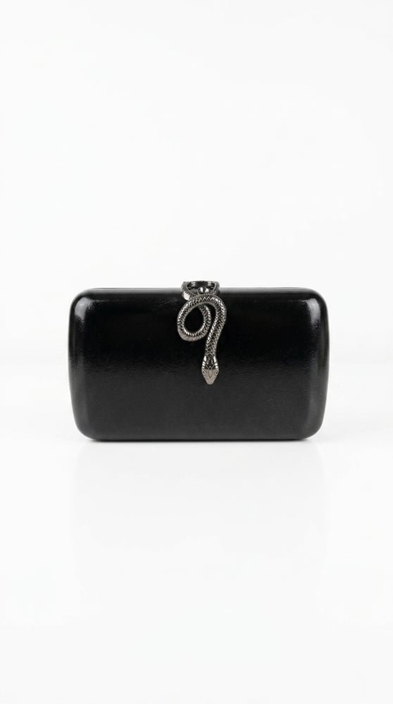 حقيبة "سيربنت" (Serpent Clutch) - الفخامة الغامضة