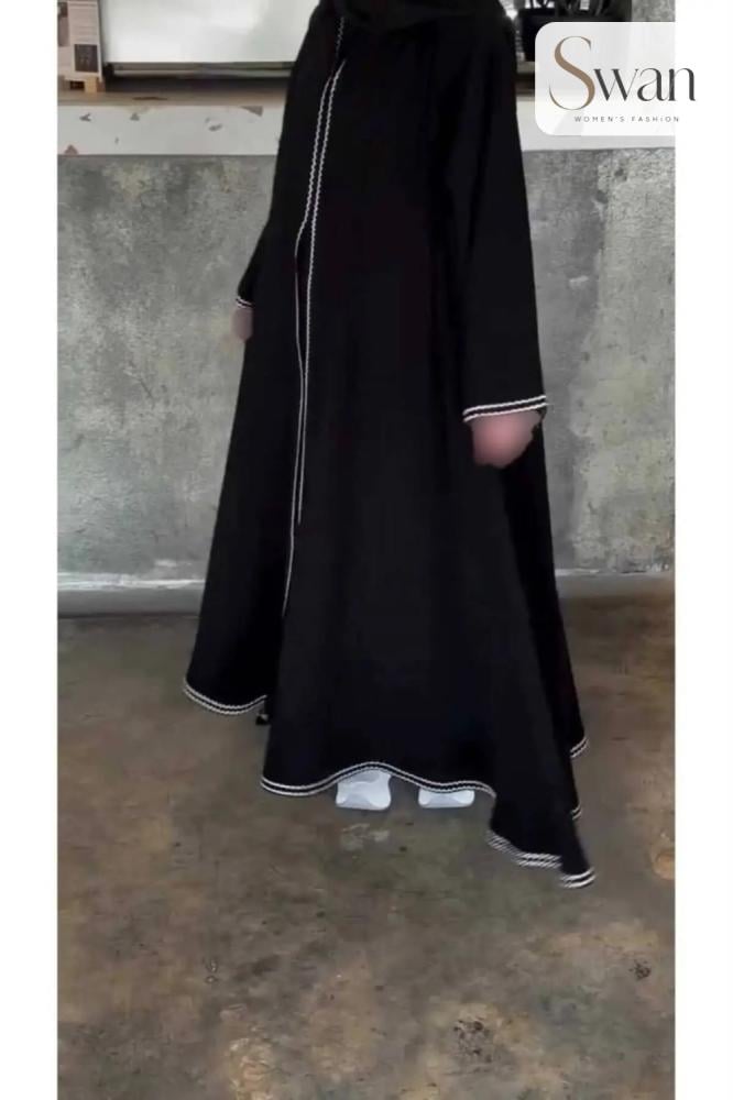 عبايه نص كلوش على كلفه تحت وفي اليد كم واسع زرار امام
