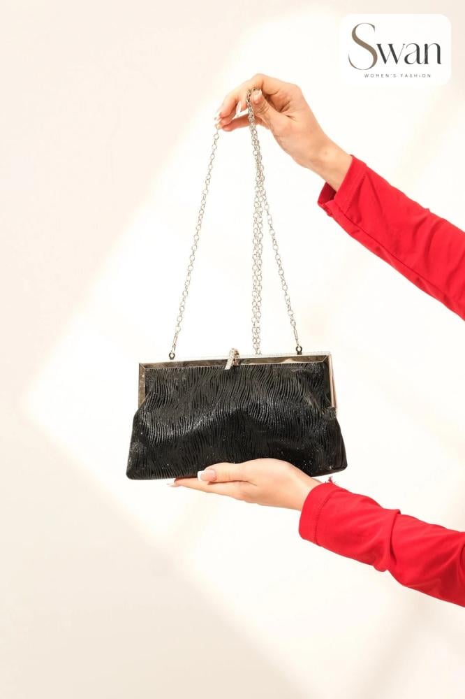 حقيبة سهرة ساتان سوداء بتفاصيل أحجار