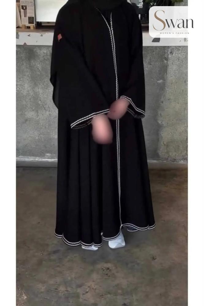 عبايه نص كلوش على كلفه تحت وفي اليد كم واسع زرار امام