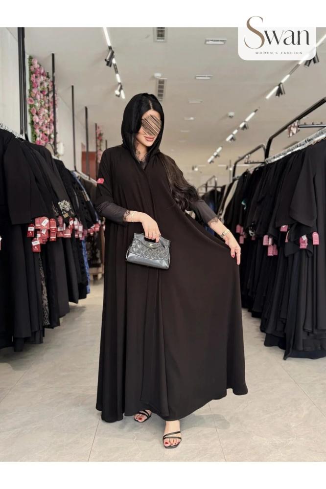 عباية دبل كلوش بقماش كريب ملكي وأكمام دانتيل – أسود