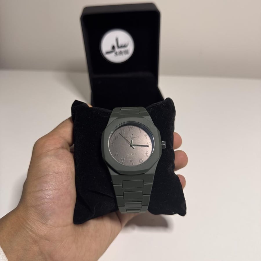 Green matte carbon watch