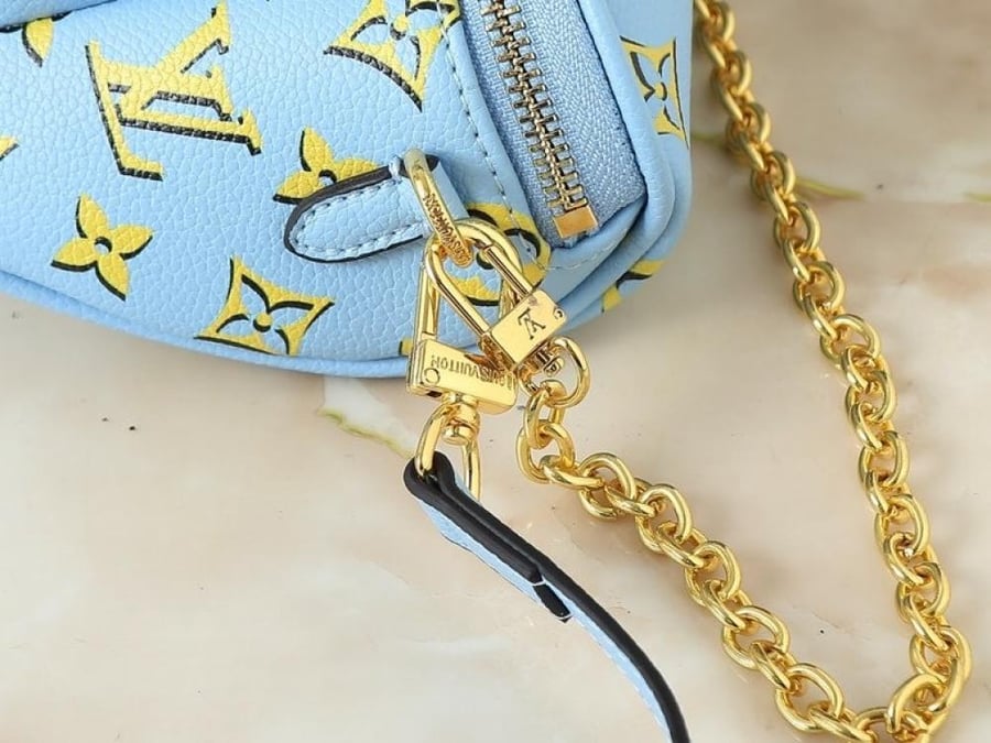 العنوان: شنطة كروس Louis Vuitton Light Blue Monogram