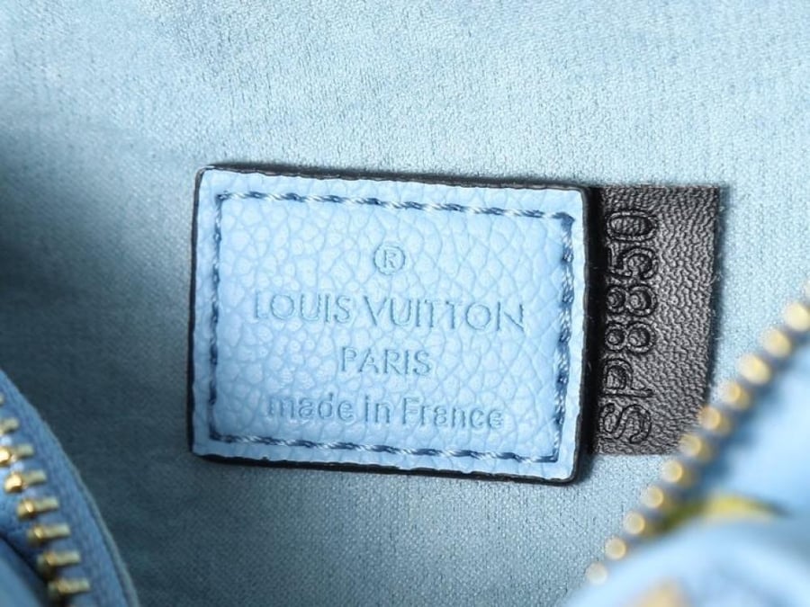 العنوان: شنطة كروس Louis Vuitton Light Blue Monogram