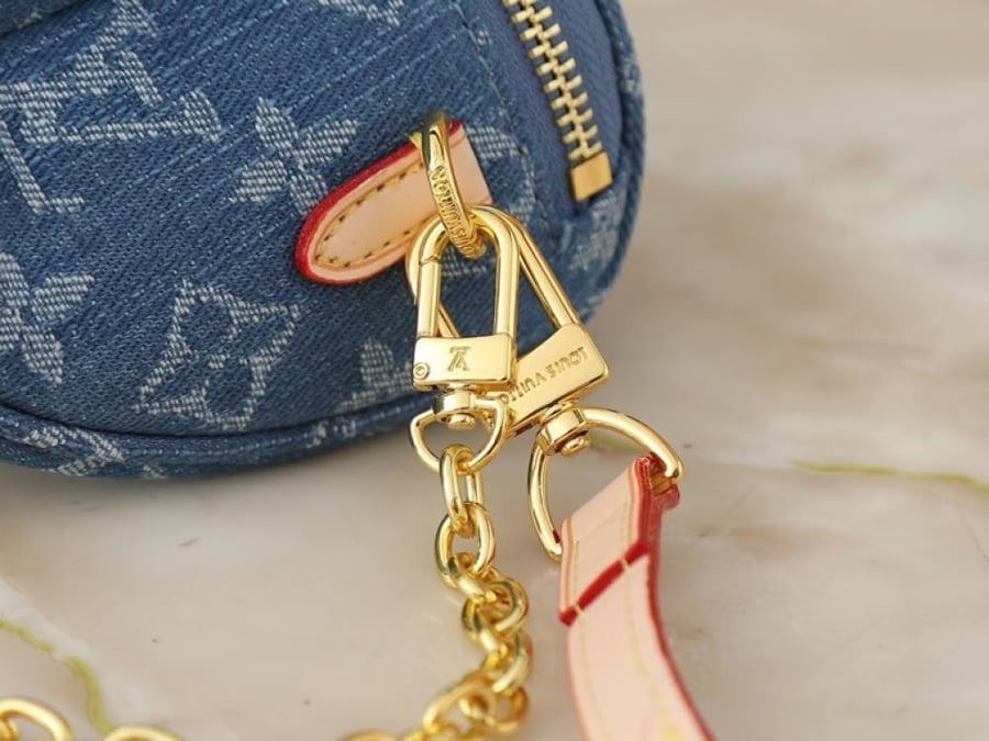 العنوان: شنطة كروس Louis Vuitton Denim Blue Monogram