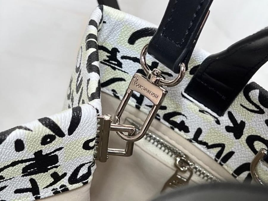العنوان: شنطة يد Louis Vuitton Brown Monogram Tote Bag