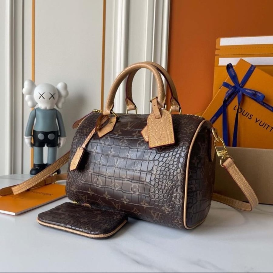 العنوان: شنطة يد Louis Vuitton Brown Monogram بنقشة Crocodile
