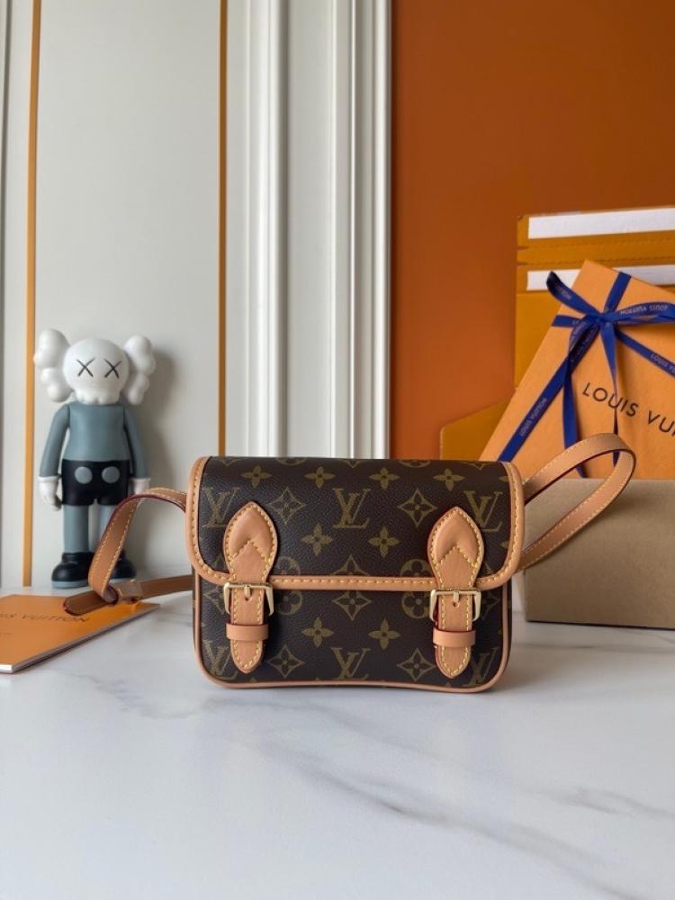 شنطة كروس Louis Vuitton Monogram سوداء بإبزيمين أماميين