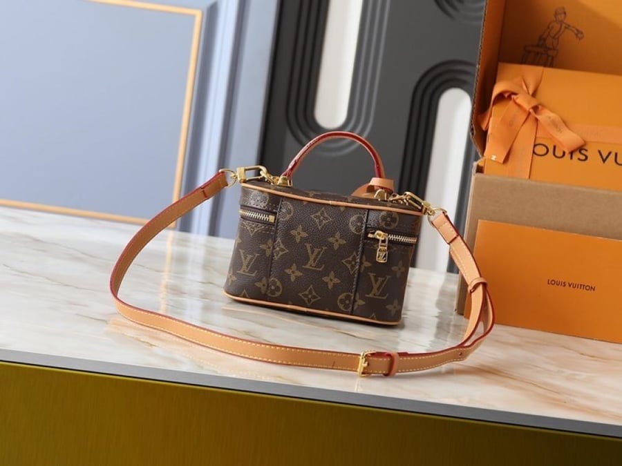 العنوان: شنطة كروس Louis Vuitton Brown Monogram بسلسلة ذهبية