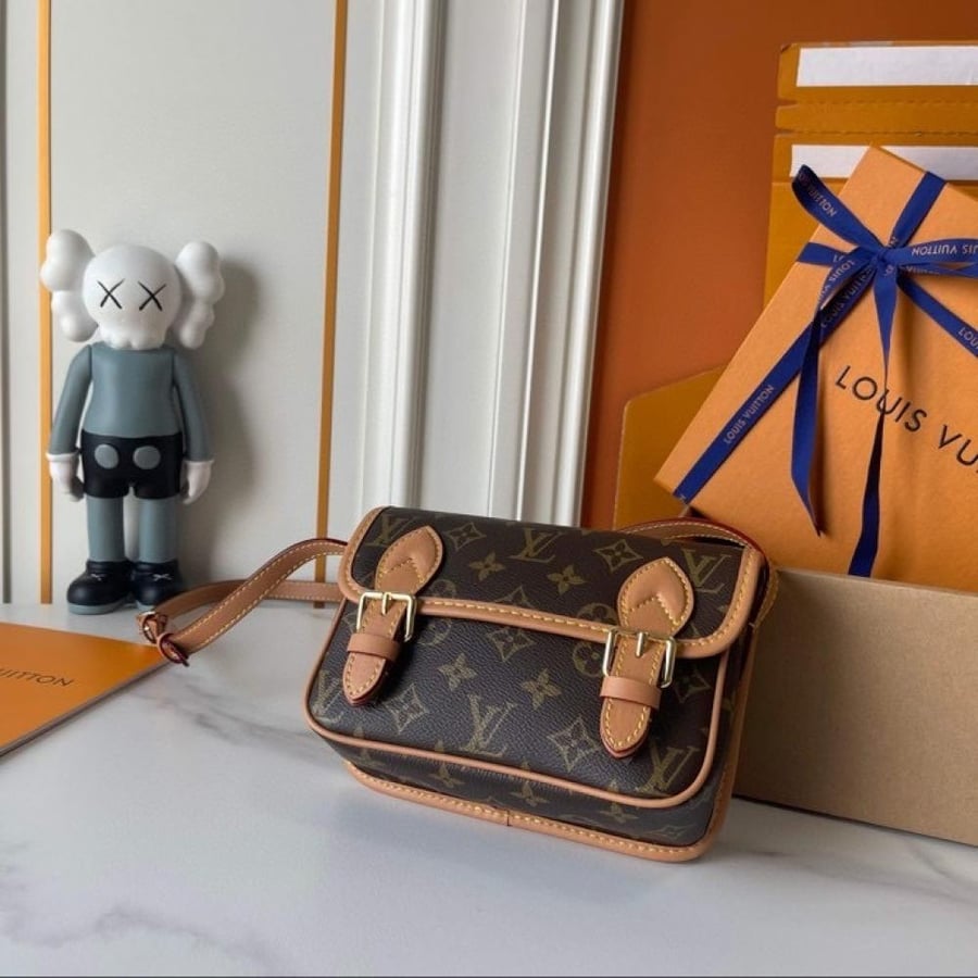 شنطة كروس Louis Vuitton Monogram بنية بإبزيمين أماميين