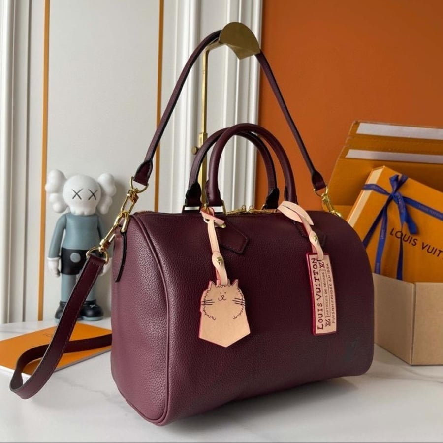 العنوان: شنطة يد Louis Vuitton Burgundy Boston Bag بحزام كتف