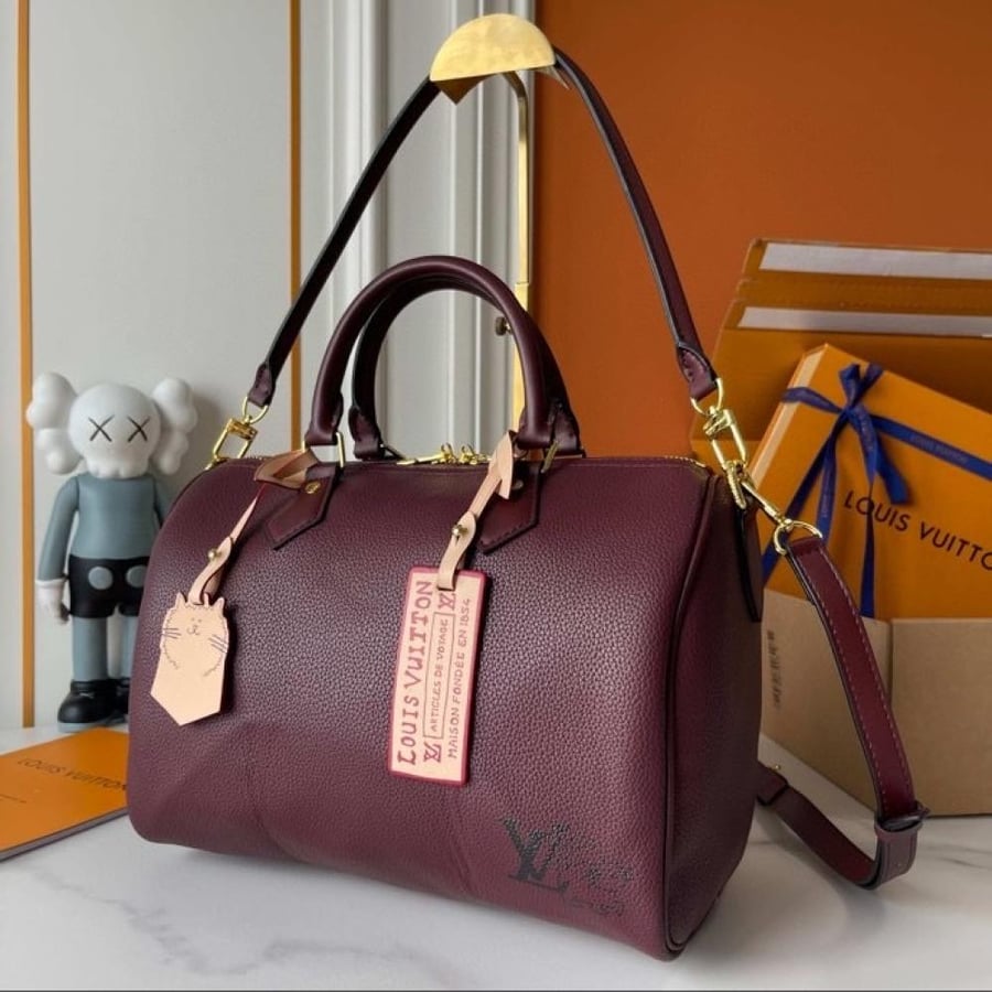 العنوان: شنطة يد Louis Vuitton Burgundy Boston Bag بحزام كتف