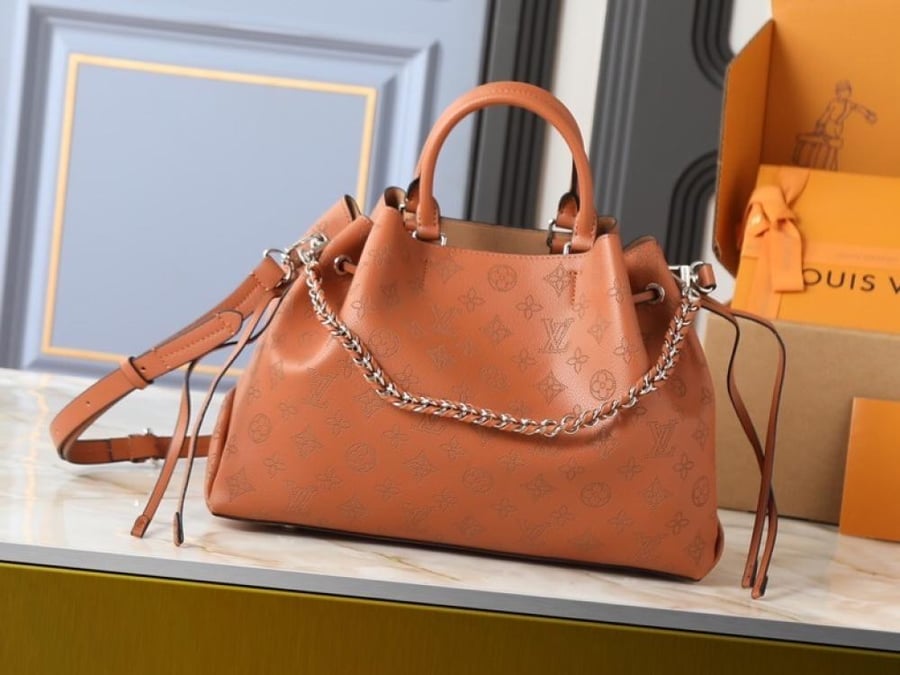 العنوان: شنطة يد Louis Vuitton Orange Monogram بسلسلة أمامية
