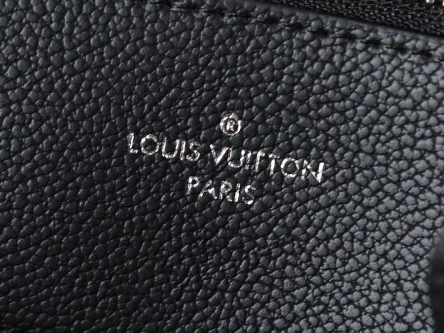 العنوان: شنطة يد Louis Vuitton Black Monogram بسلسلة فضية