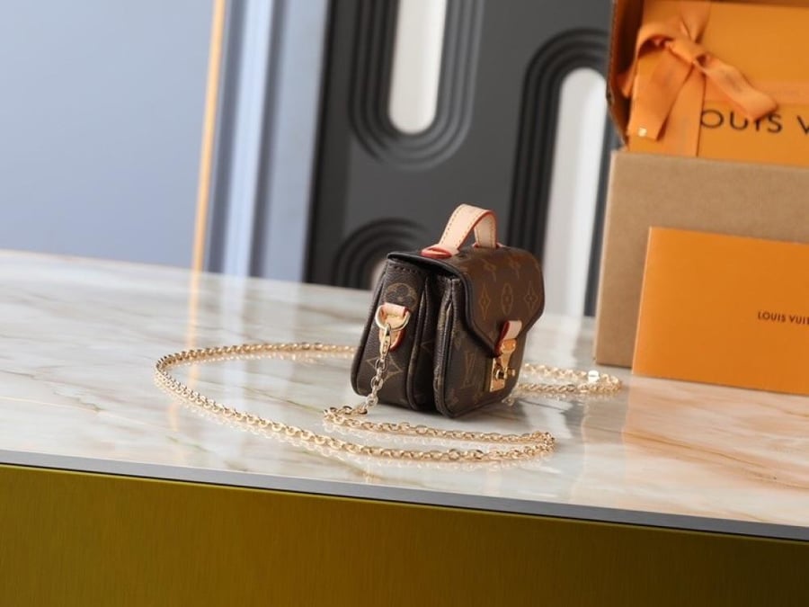 العنوان: شنطة ميني Louis Vuitton Brown Monogram بسلسلة ذهبية