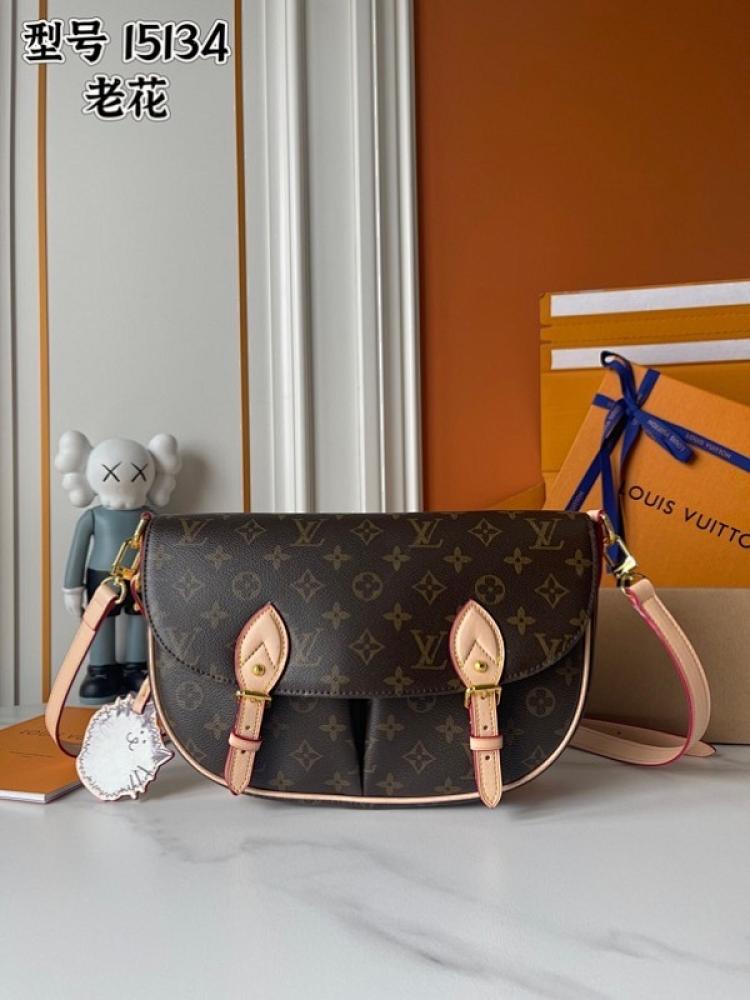 العنوان: شنطة كروس Louis Vuitton Brown Monogram بإبزيمين أماميين