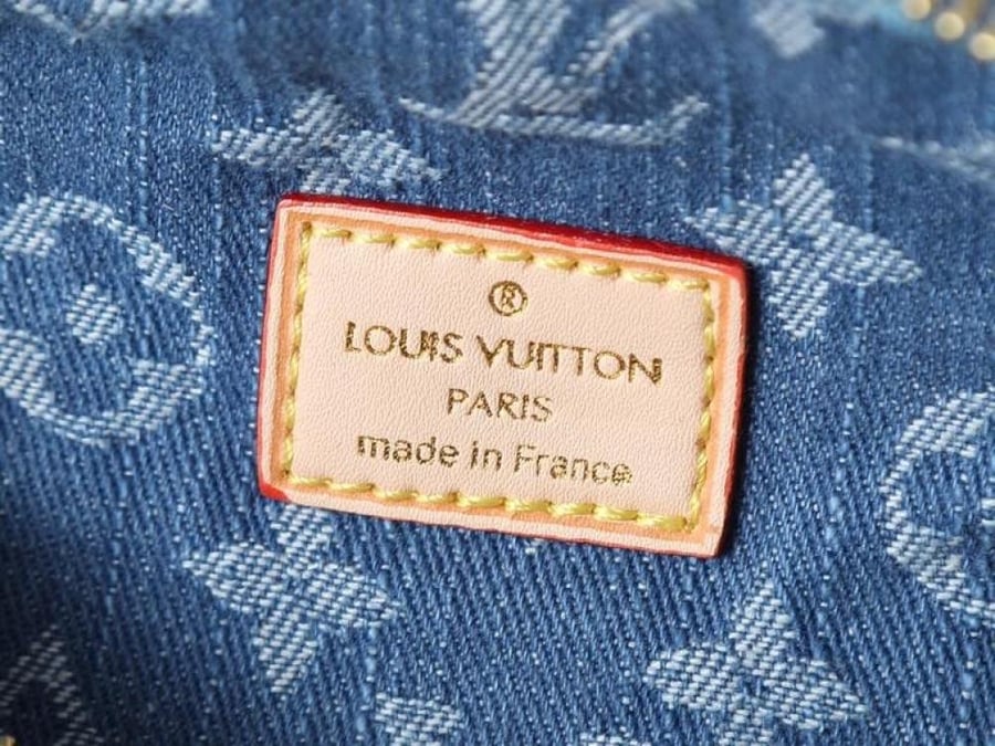 العنوان: شنطة كروس Louis Vuitton Denim Blue Monogram