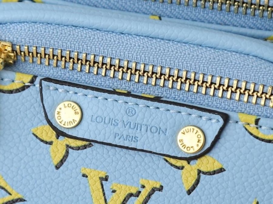 العنوان: شنطة كروس Louis Vuitton Light Blue Monogram