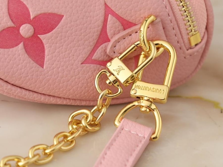 العنوان: شنطة كروس Louis Vuitton Pink Monogram بسلسلة ذهبية