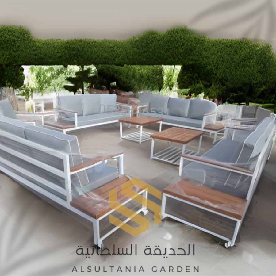 Outdoor seating 14 seats 0057