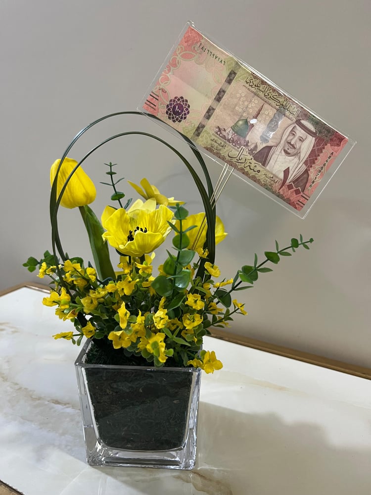 F42 Yellow Flowers Square Glass Vase