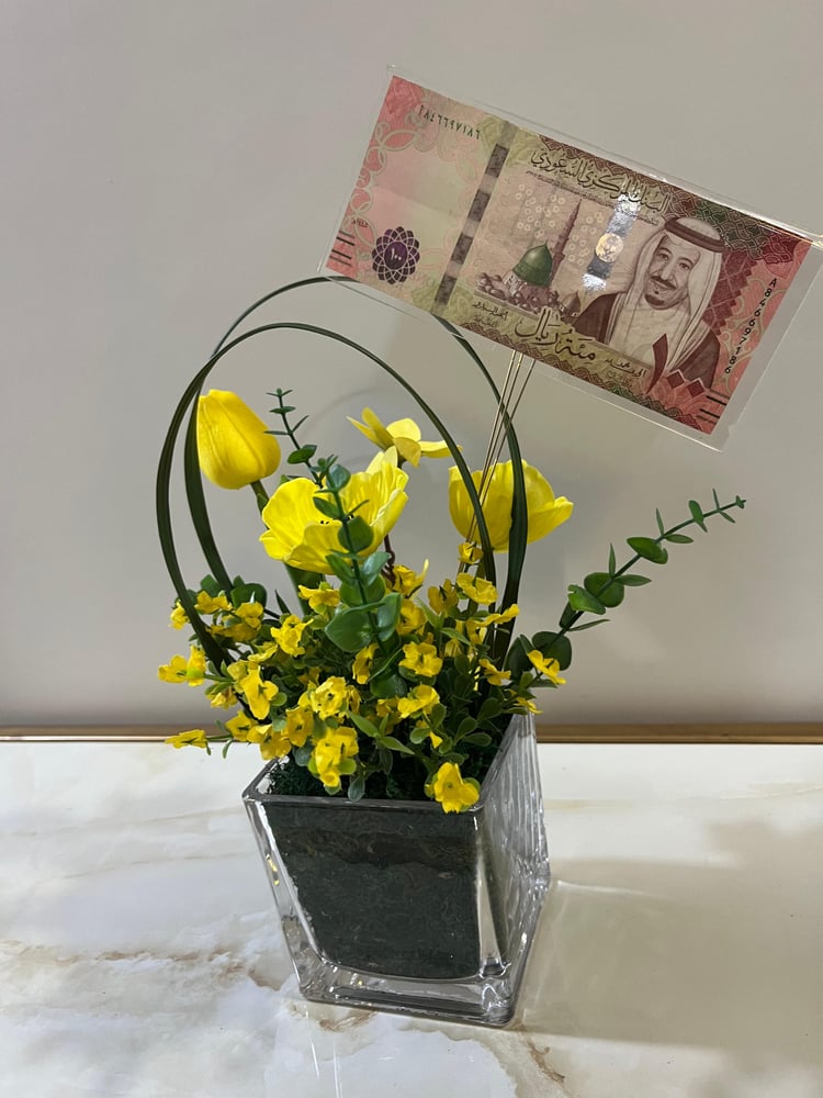 F42 Yellow Flowers Square Glass Vase
