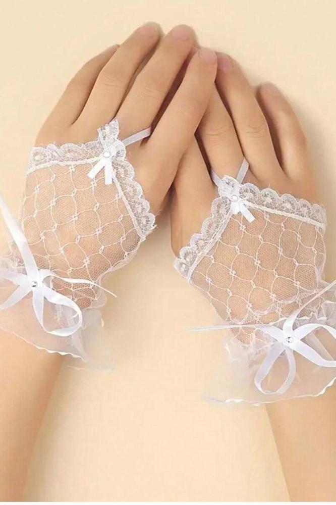 قفازات دانتيل بيضاء قصيرة بتصميم شبكي مزين بشرائط وأقواس أنيقة