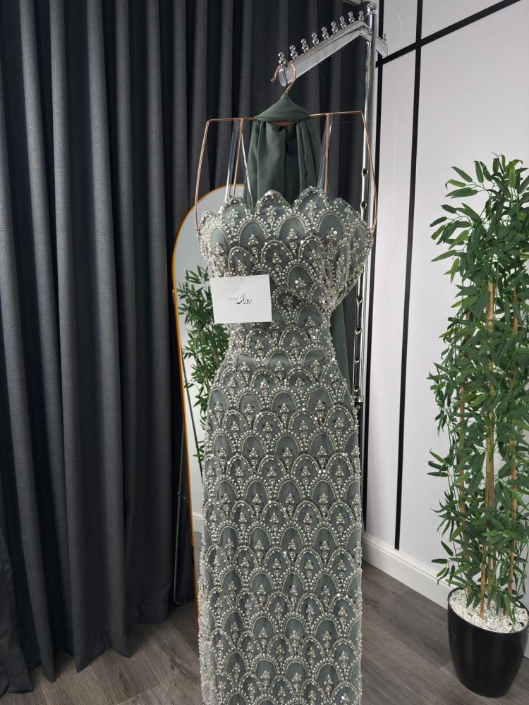Green dress with luxurious embroidery