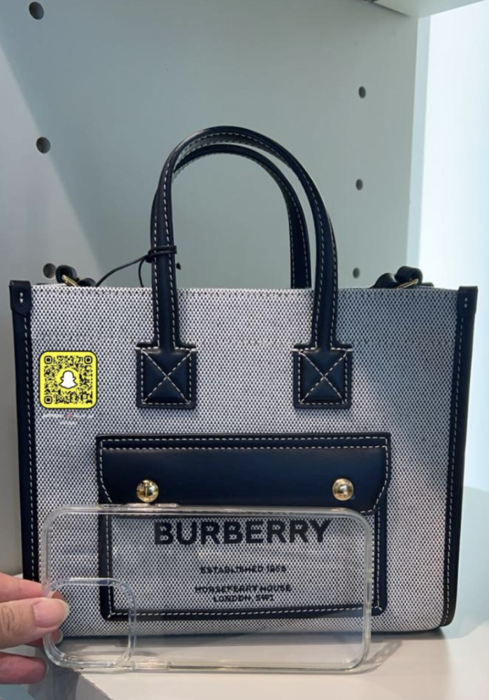 Burberry - Q