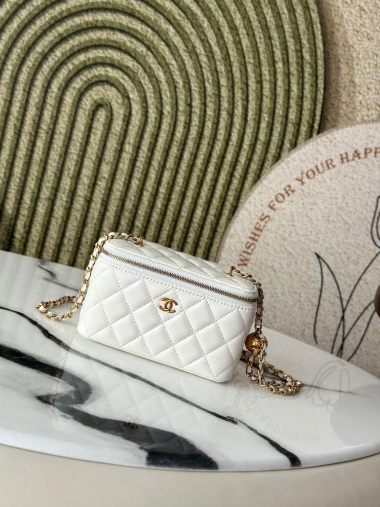 شنطه شانيل Chanel Chain Cosmetic Bag