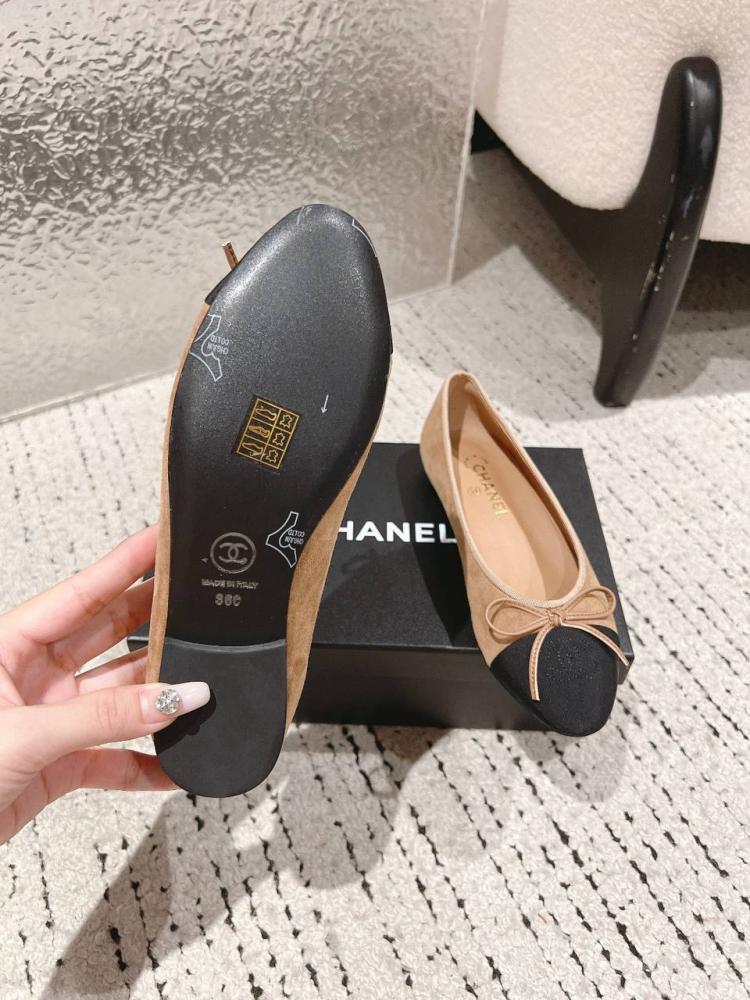 حذاء فلات شانيل Chanel cashmere ballet flats