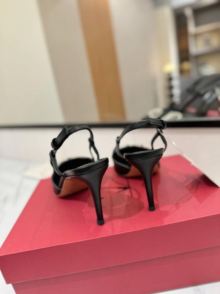 هيلز فالنتينو Valentino pointed-toe V-buckle sandals.