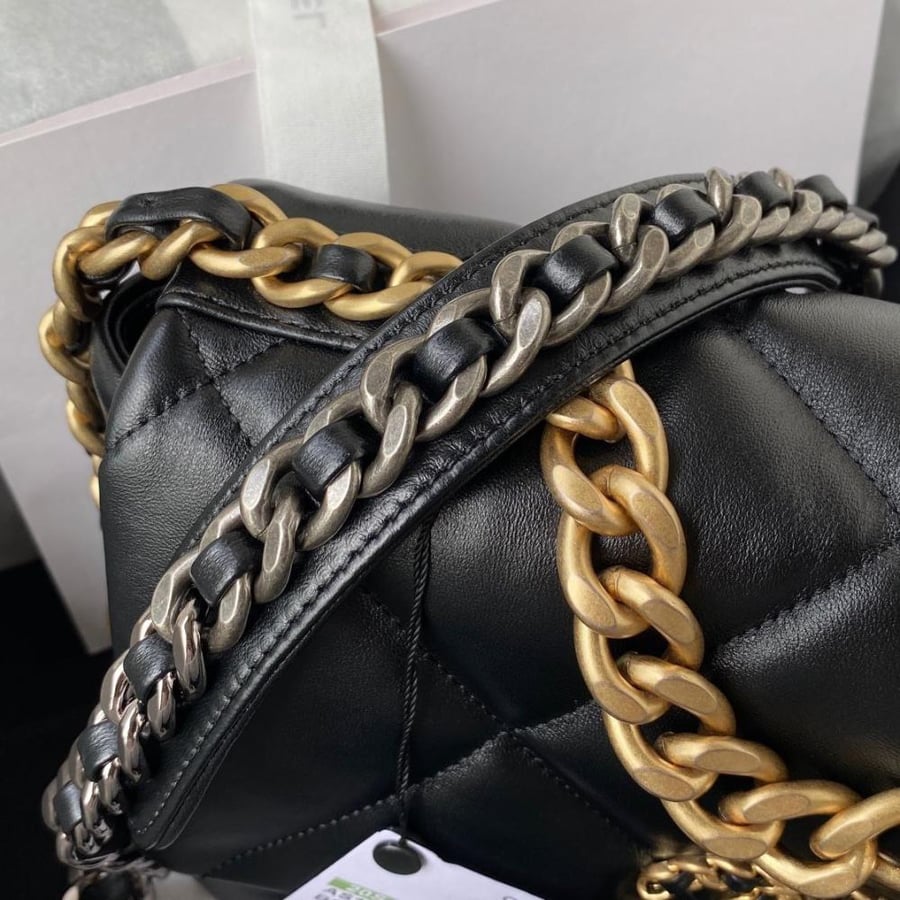 شنطه Chanel 19Bag
