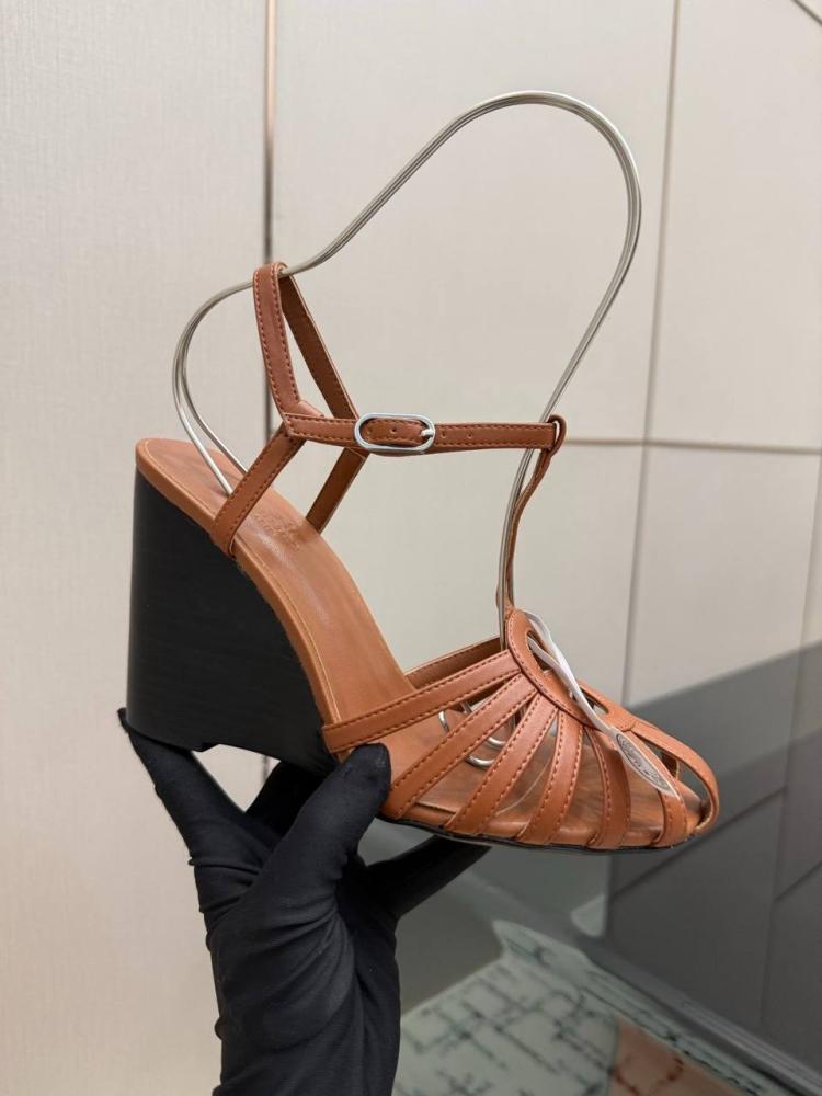 حذاء ايرميز Hermès Roman pig cage pig nose wedge sandals