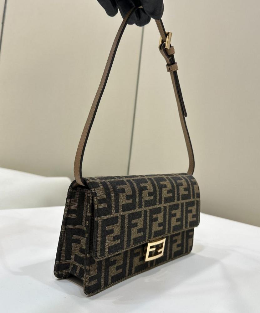 Fendi Baguette chain bag