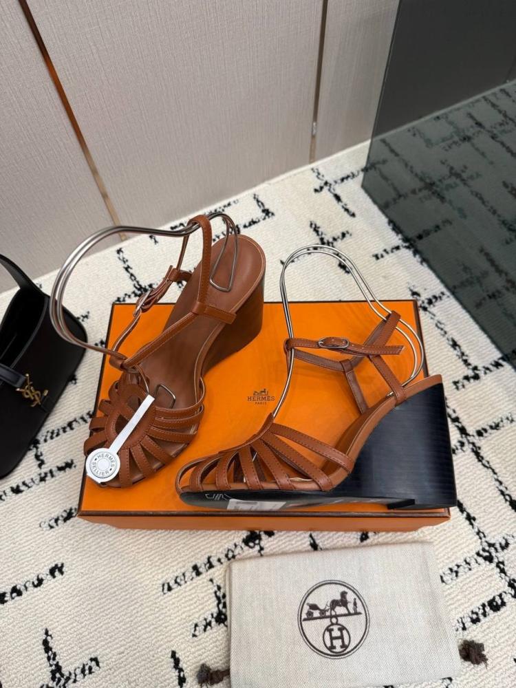 حذاء ايرميز Hermès Roman pig cage pig nose wedge sandals