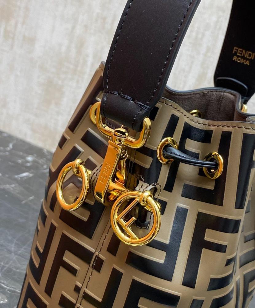 شنطه Fendi small bucket bag