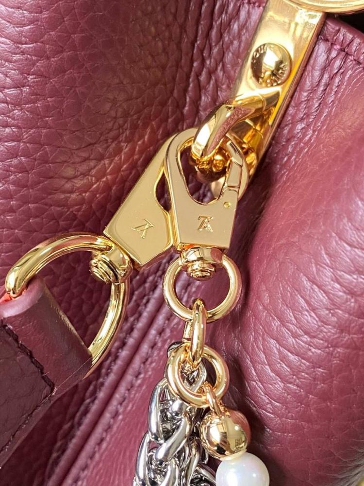 شنطه لويس فيتون ميني Louis Vuitton Capucines Mini Handbag