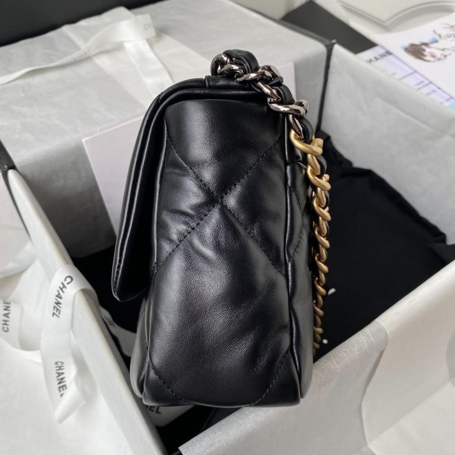 شنطه Chanel 19Bag